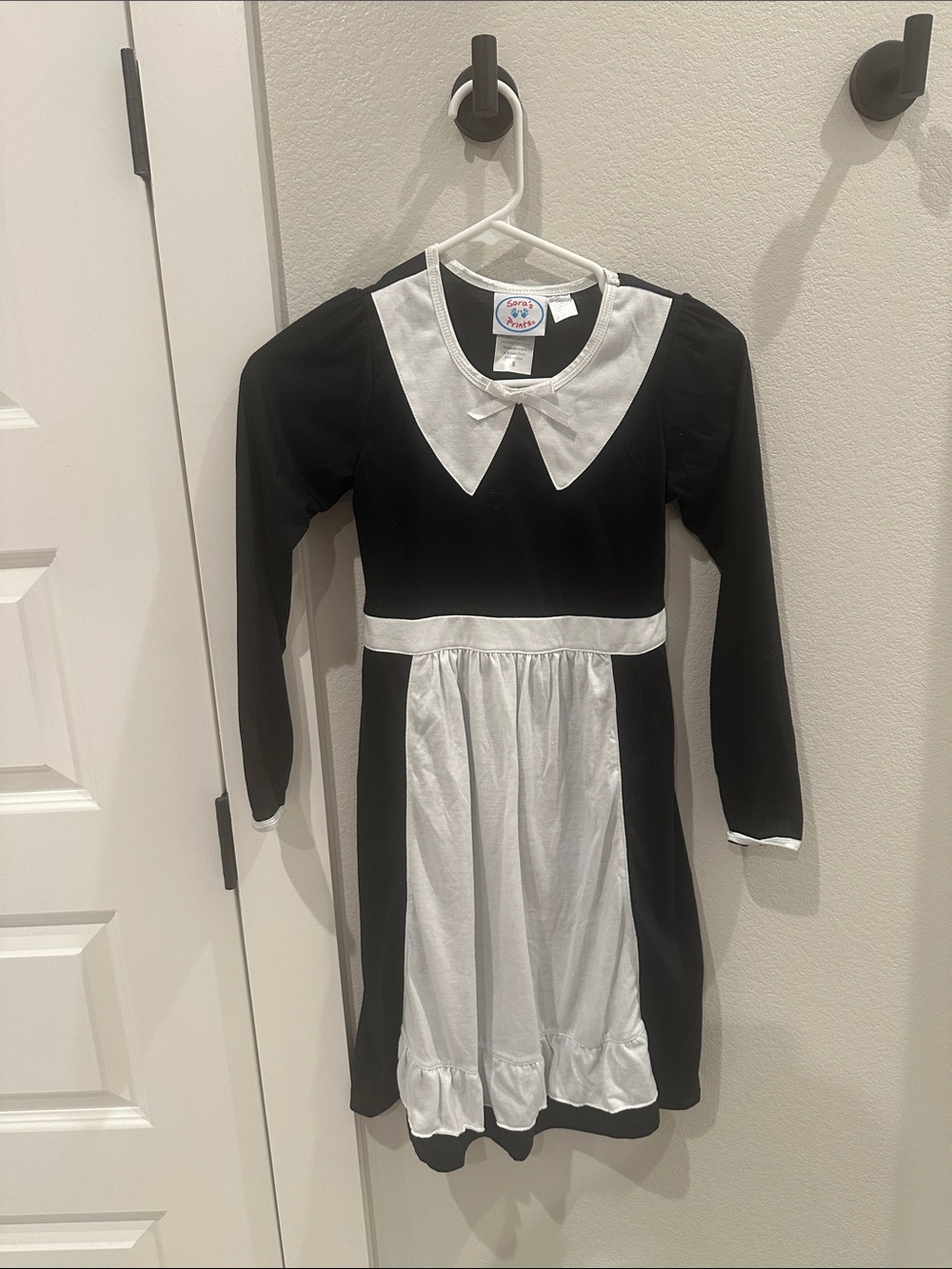 EUC Girls Sara's Prints Brand Black and White B&W Pilgrim Maid Fall Costume 8